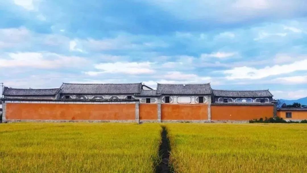 在云南，聽說古鎮(zhèn)和秋天更配   昆明傳媒公司